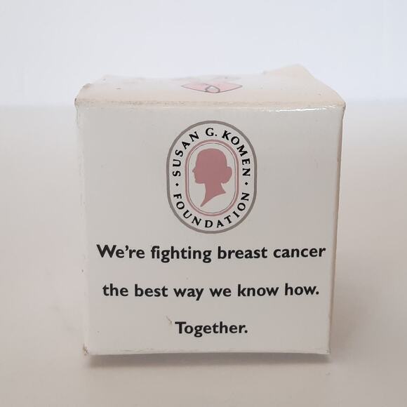 Titleist Breast Cancer Awareness Pink Ribbon Golf Balls 2 Set NWT - Picture 3 of 6